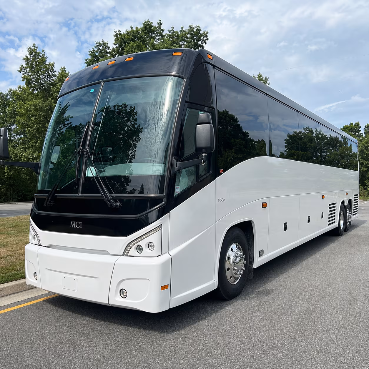 group hotel resort shuttle buses to and from woodbridge area airports