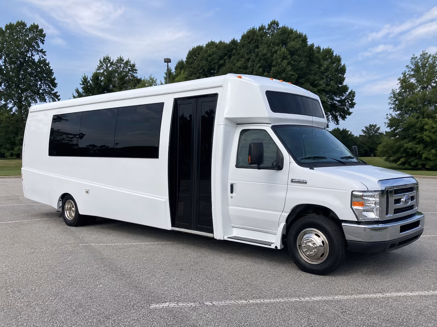 woodbridge 18 passenger party bus