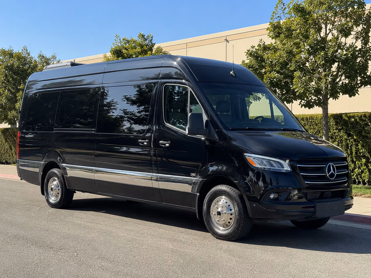 woodbridge airport transportation onboard seating